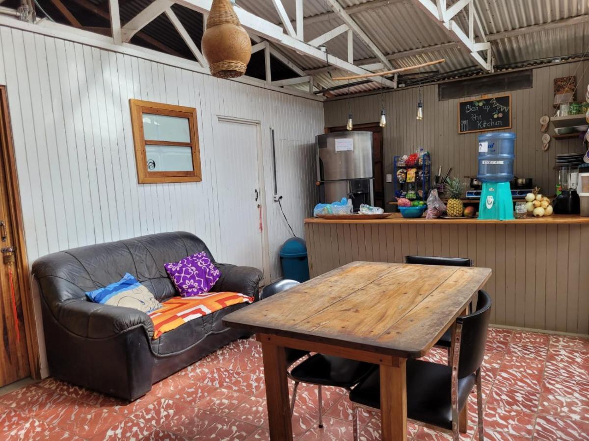 Roots Family Hostel Puerto Viejo de Talamanca Εξωτερικό φωτογραφία